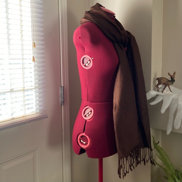 Pashmina 70% cashmere 30% silk brown tone on tone fringed edge scarf. Used. - Picture 4 of 8